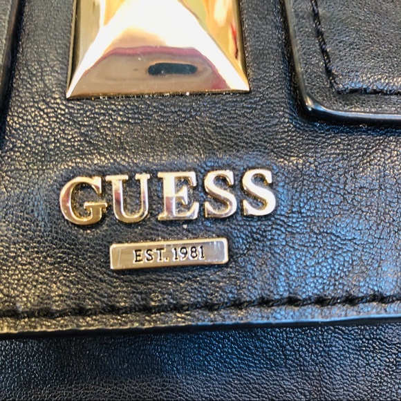 Guess women’s Shoulder Bag.  black.  Gold studs  Chain Strap - Picture 8 of 12